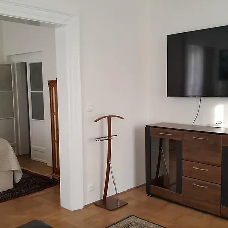 Apartment Michael Charles *